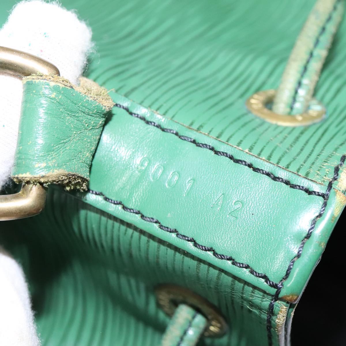 LOUIS VUITTON Epi Petit Noe Shoulder Bag Green M44104 LV Auth 115922