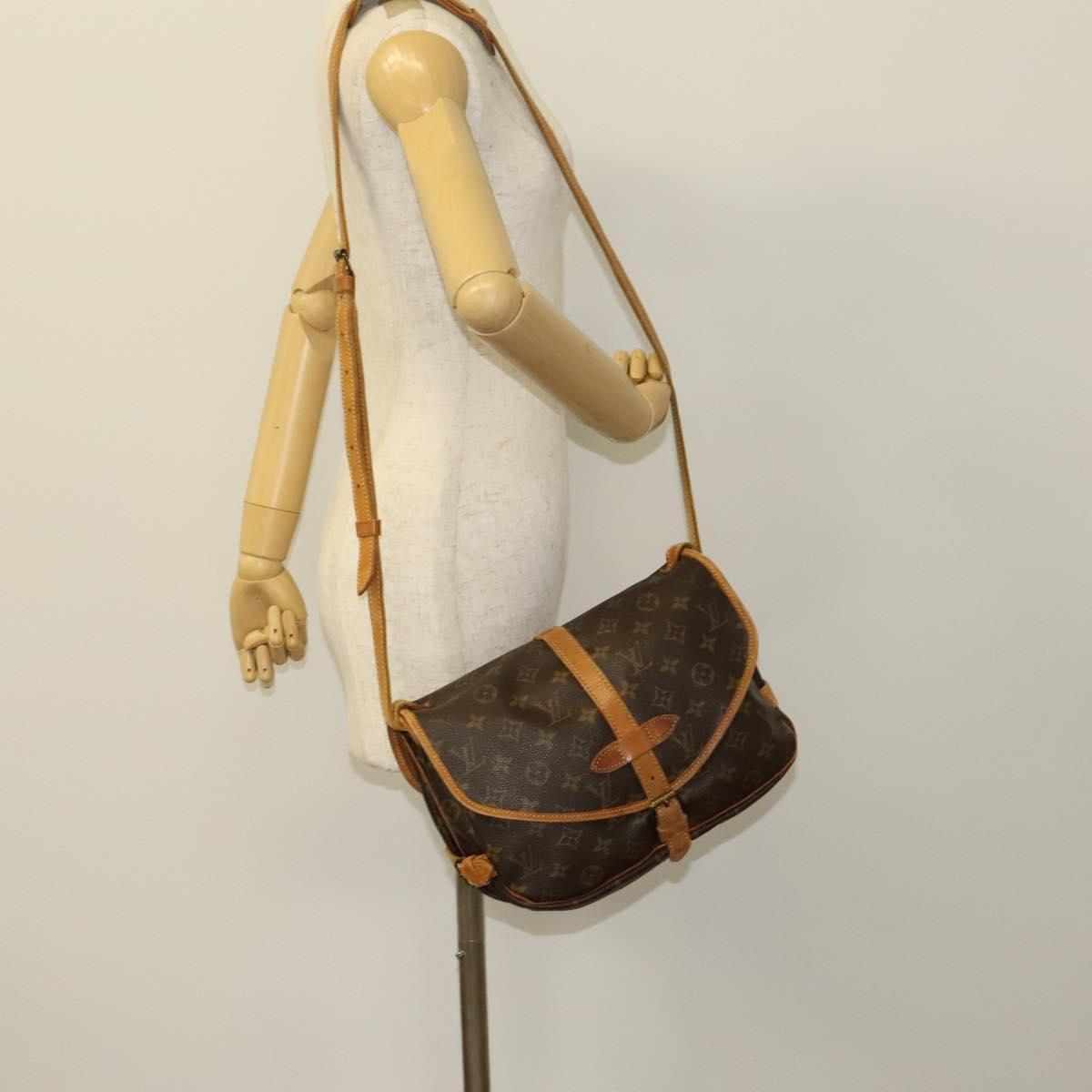 LOUIS VUITTON Monogram Saumur 30 Shoulder Bag M42256 LV Auth 118837