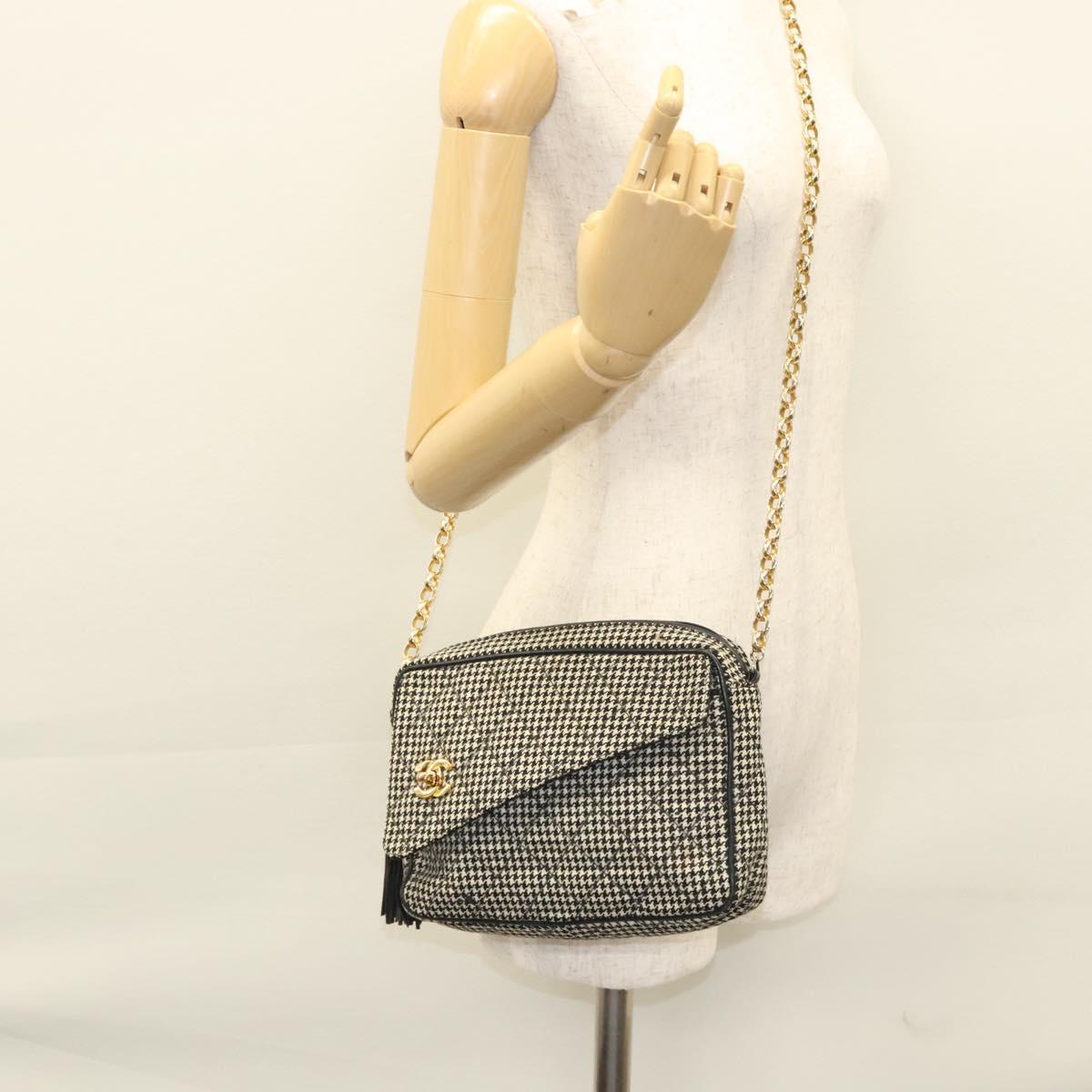 CHANEL Matelasse Chain Shoulder Bag Canvas White Black CC Auth 120186V