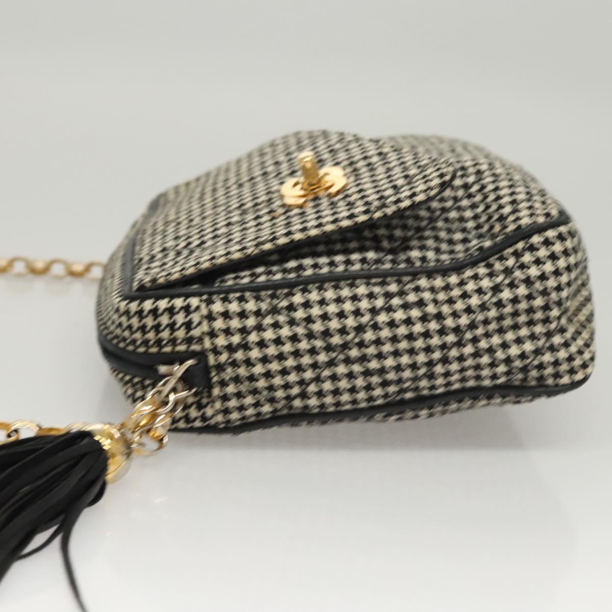 CHANEL Matelasse Chain Shoulder Bag Canvas White Black CC Auth 120186