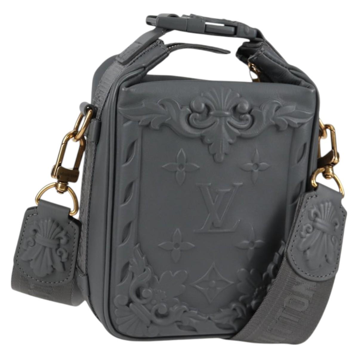 LOUIS VUITTON 2023 Men's Collection Cruiser Messenger Calf M21812 Auth 123080SM