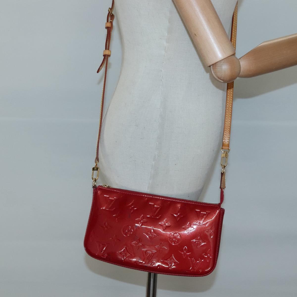 LOUIS VUITTON Vernis Pochette Accessoires Pouch Pomme D'amour M91577 Auth 125358