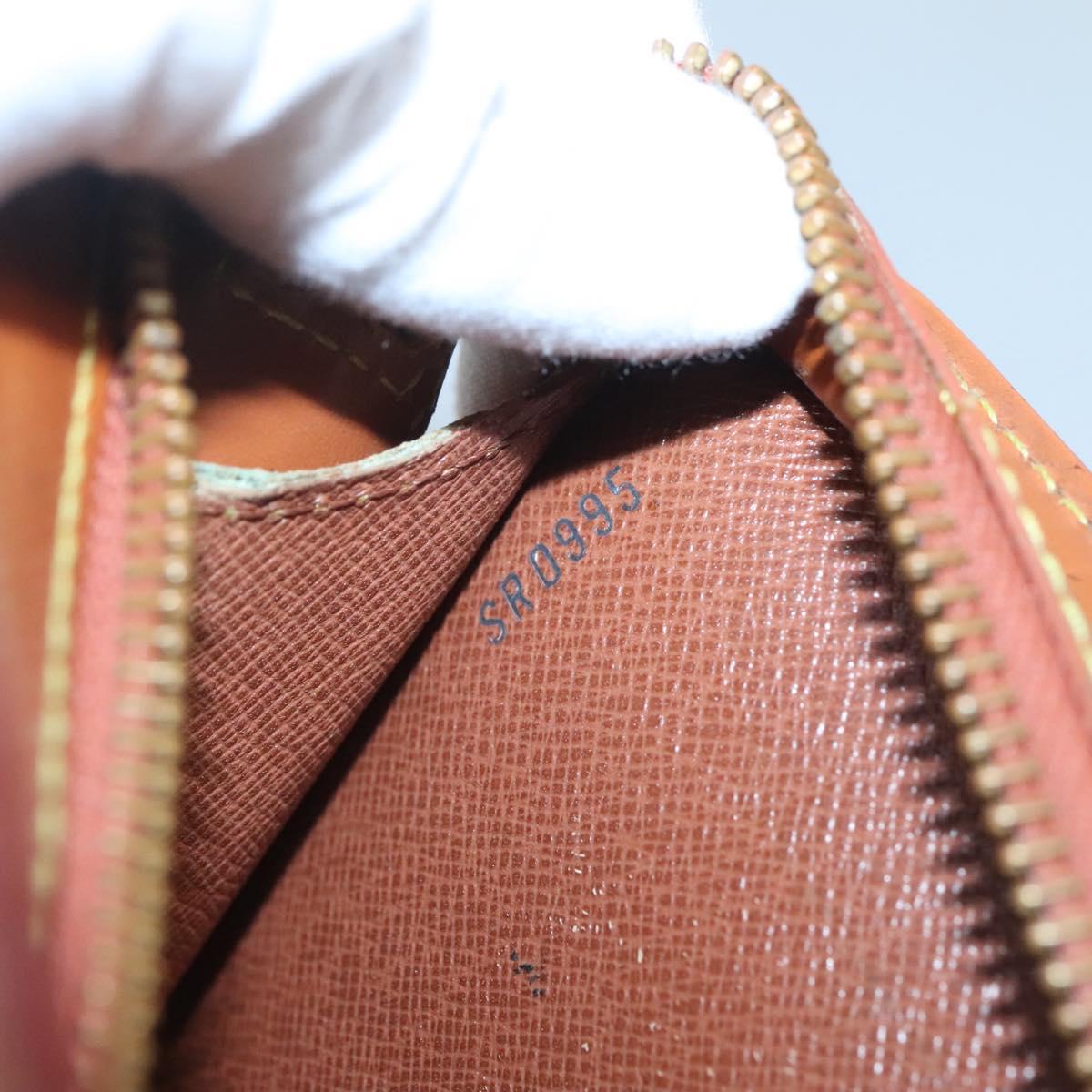 LOUIS VUITTON Epi Pochette Homme Clutch Bag Zipangu Gold M52528 LV Auth 126195