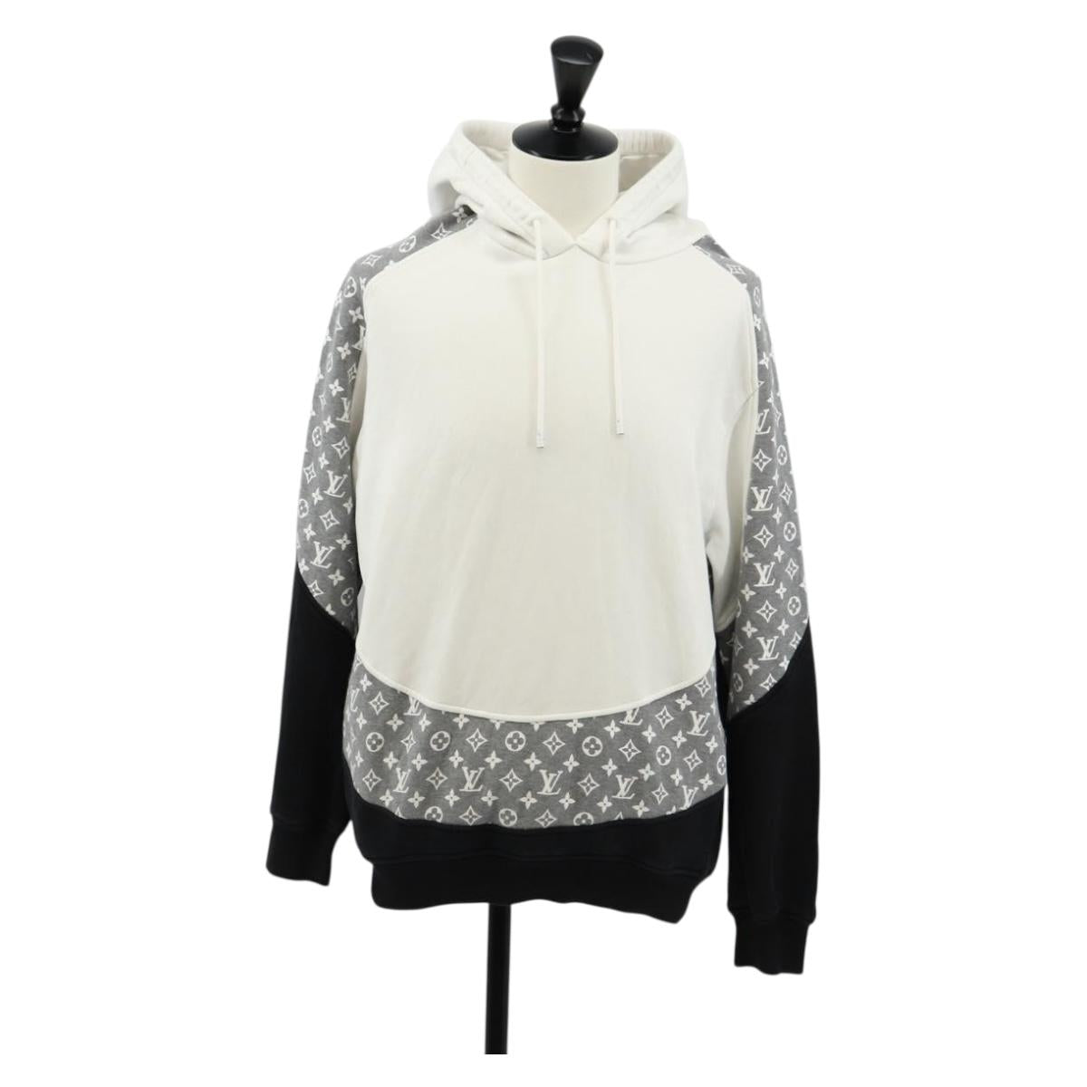 LOUIS VUITTON Parker Cotton XL White LV Auth 129781M