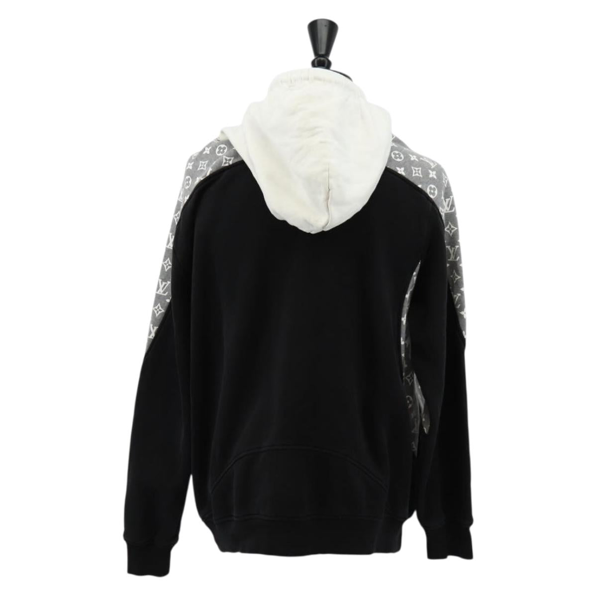 LOUIS VUITTON Parker Cotton XL White LV Auth 129781M