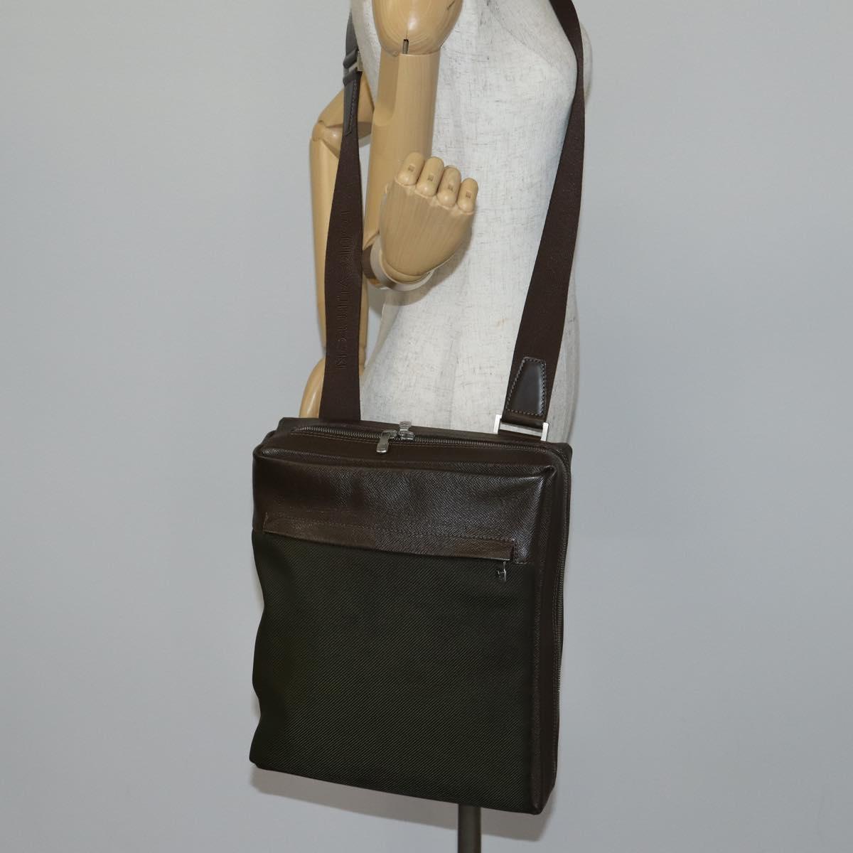 LOUIS VUITTON Taiga Beluga Shoulder Bag Grizzly M30918 LV Auth 135183