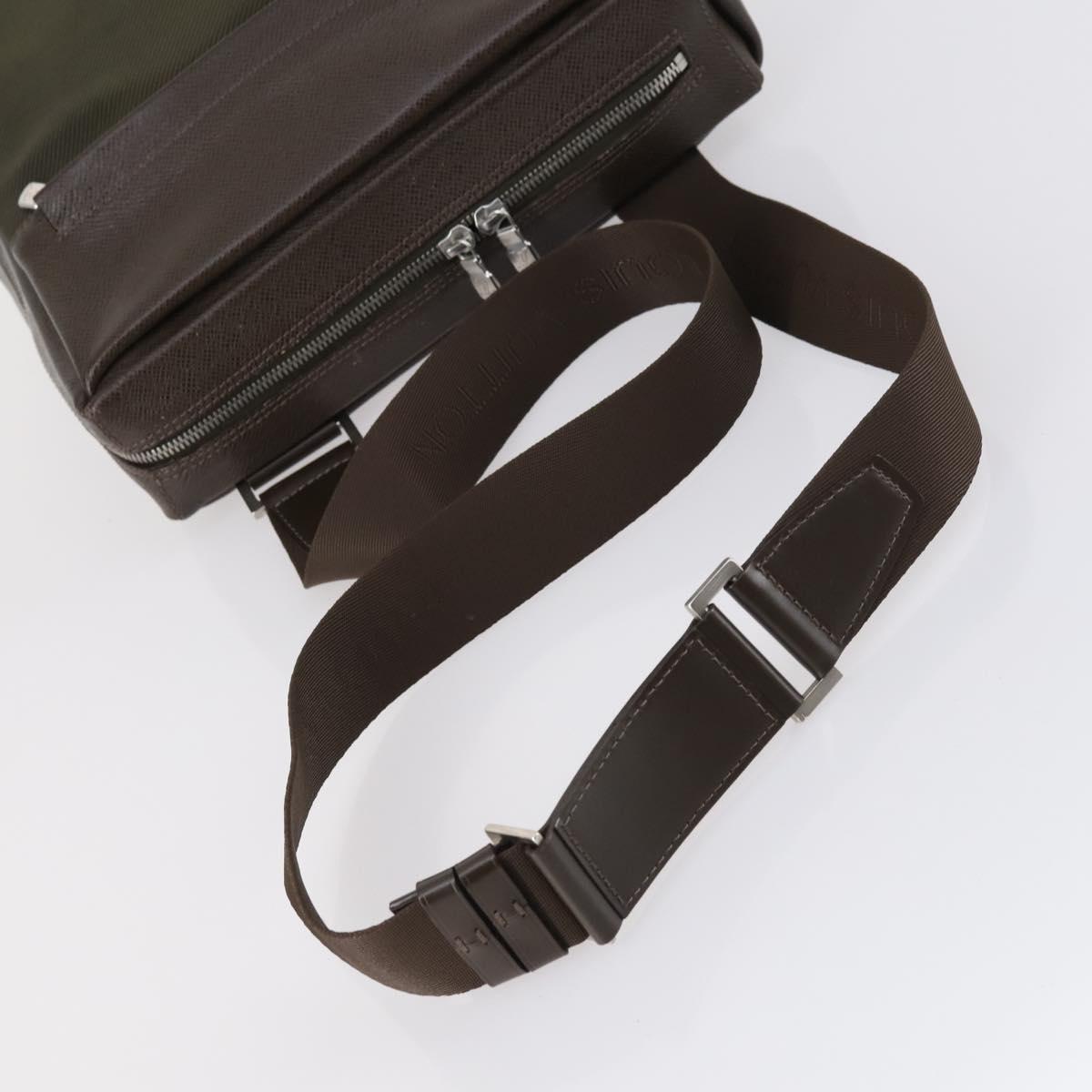 LOUIS VUITTON Taiga Beluga Shoulder Bag Grizzly M30918 LV Auth 135183