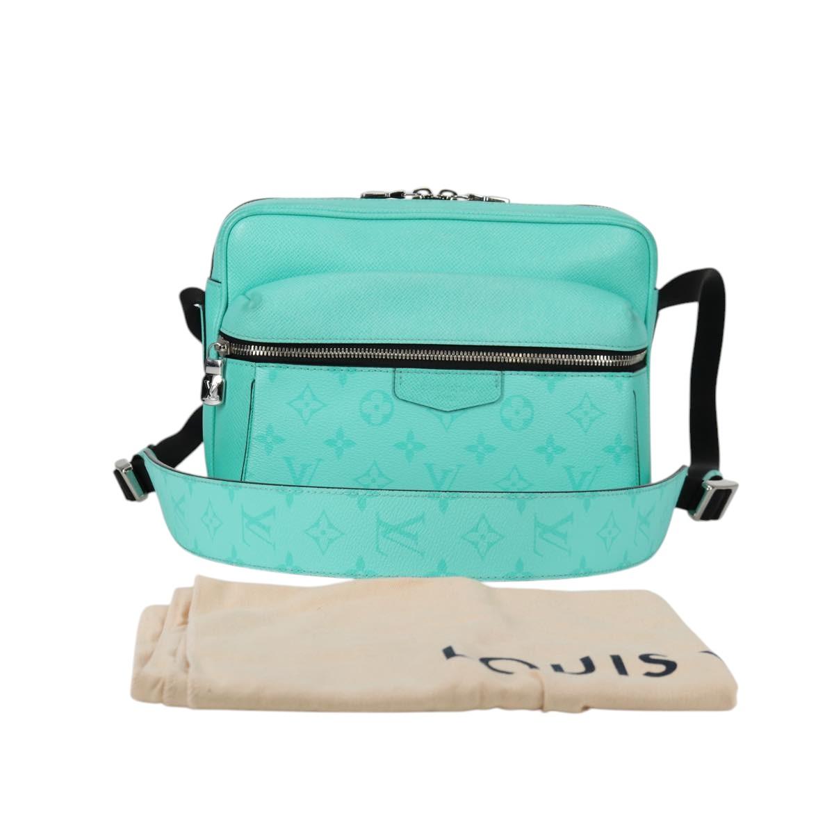 LOUIS VUITTON Taiga Lama Monogram Outdoor Messenger PM Bag M30241 LV Auth 135269