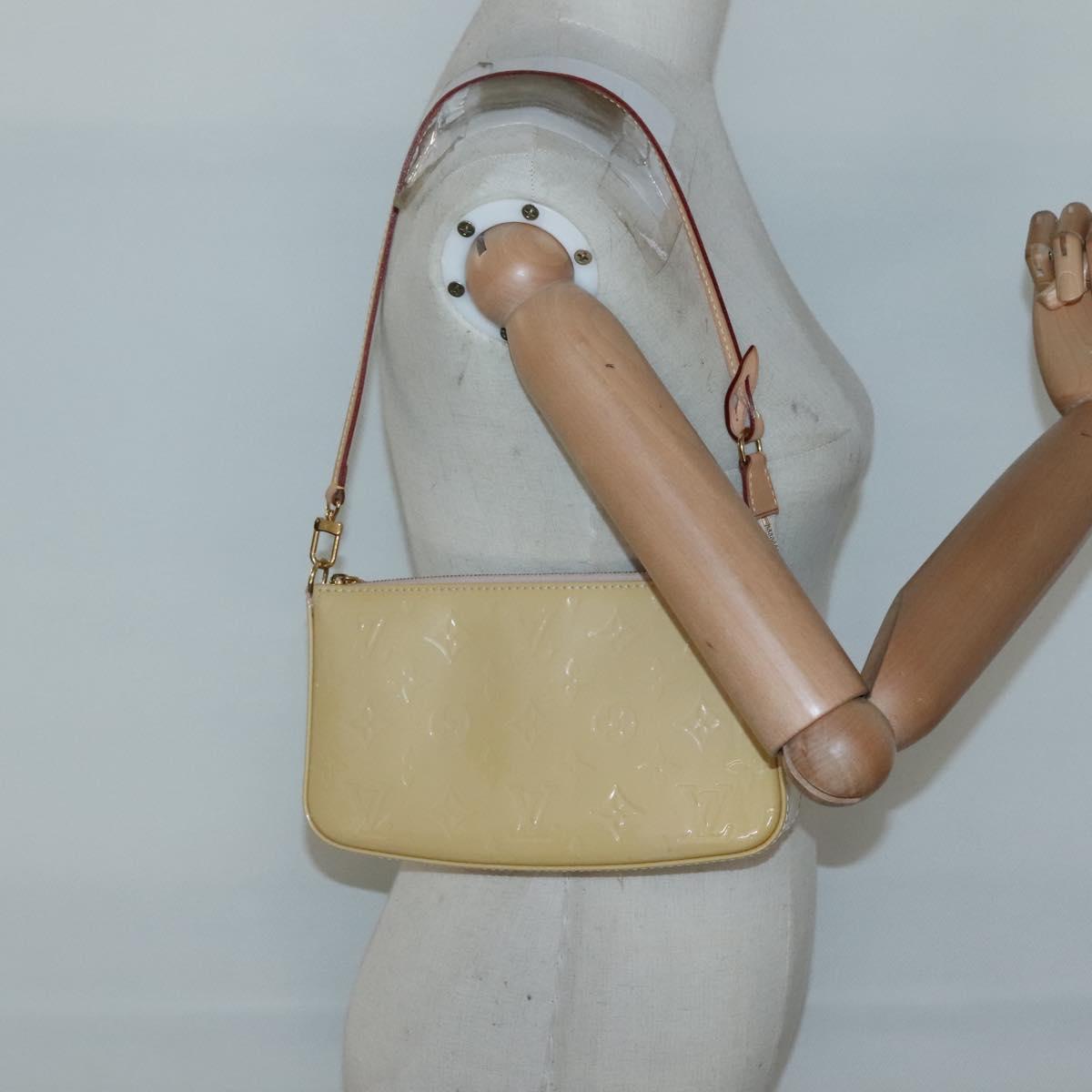 LOUIS VUITTON Vernis Pochette Accessoires Rose Angelique M90072 LV Auth 135464