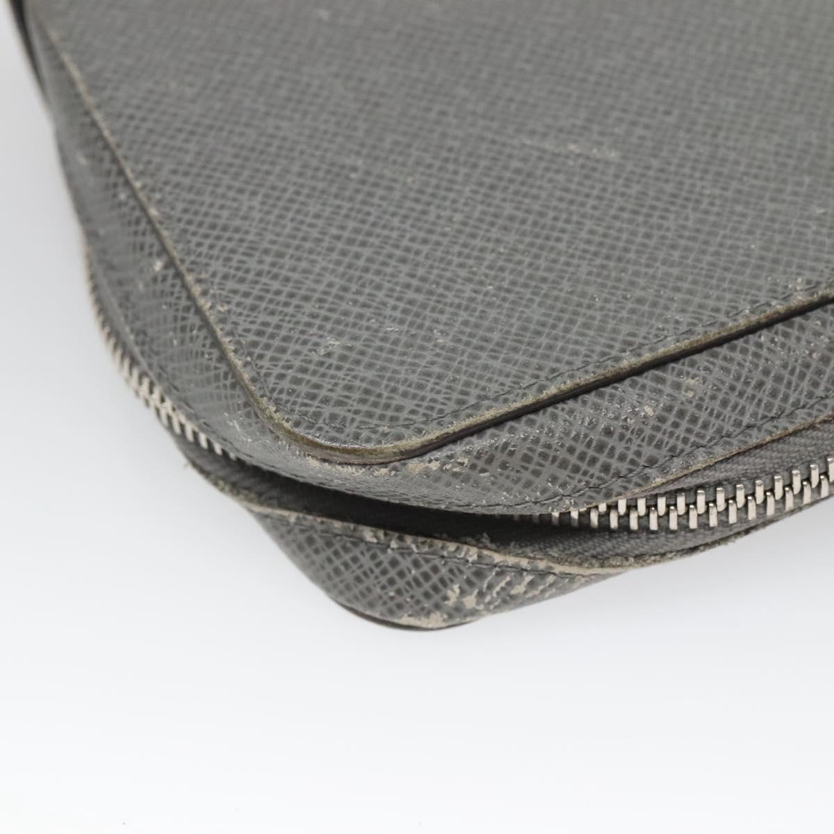LOUIS VUITTON Taiga Zippy XL Long Wallet Gracie M42856 LV Auth 137308