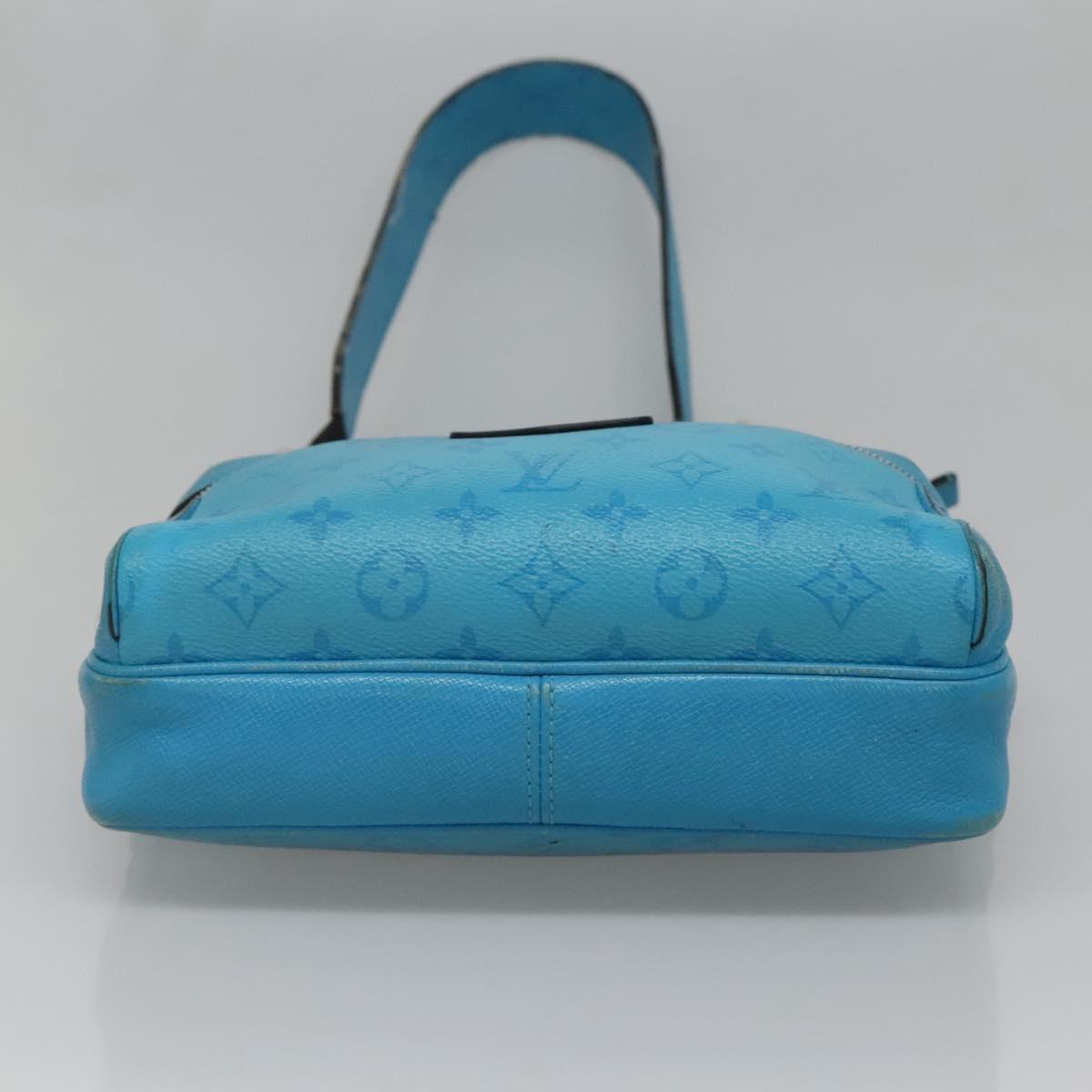 LOUIS VUITTON Taiga Lama Monogram Outdoor Messenger PM Bag M30749 LV Auth 139125
