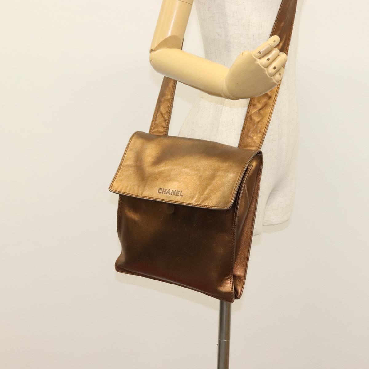 CHANEL Shoulder Bag Leather Gold CC Auth 140488