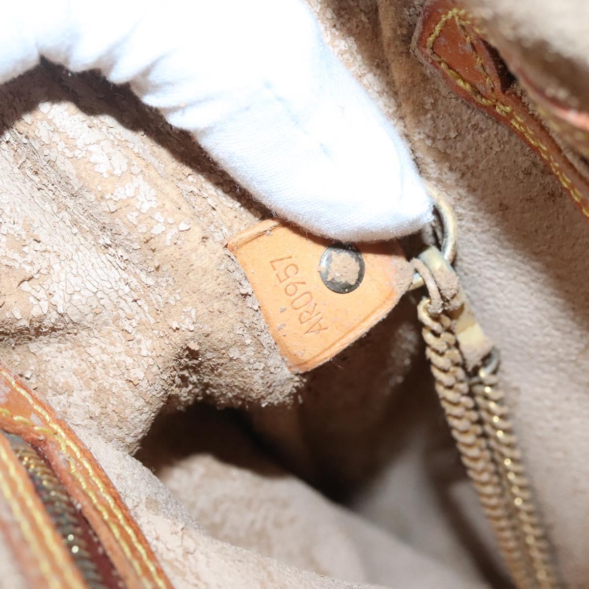 LOUIS VUITTON Monogram Bucket GM Shoulder Bag M42236 LV Auth 140740