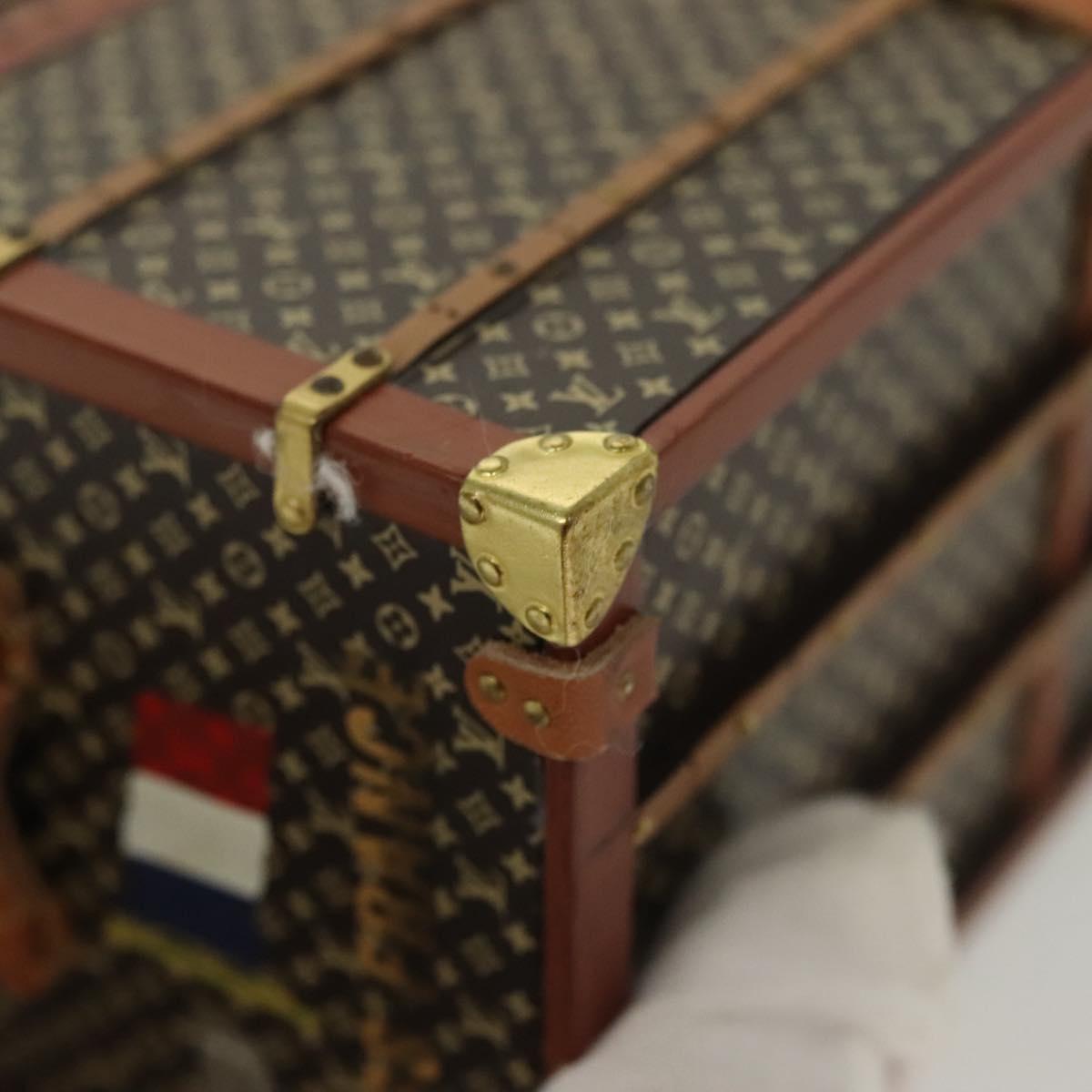 LOUIS VUITTON Miss France Paper Weight Brown M99408 LV Auth 142387