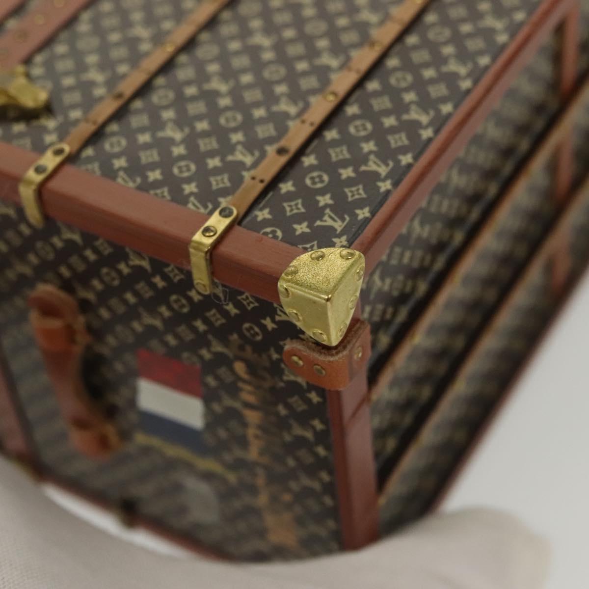 LOUIS VUITTON Miss France Paper Weight Brown M99408 LV Auth 142387