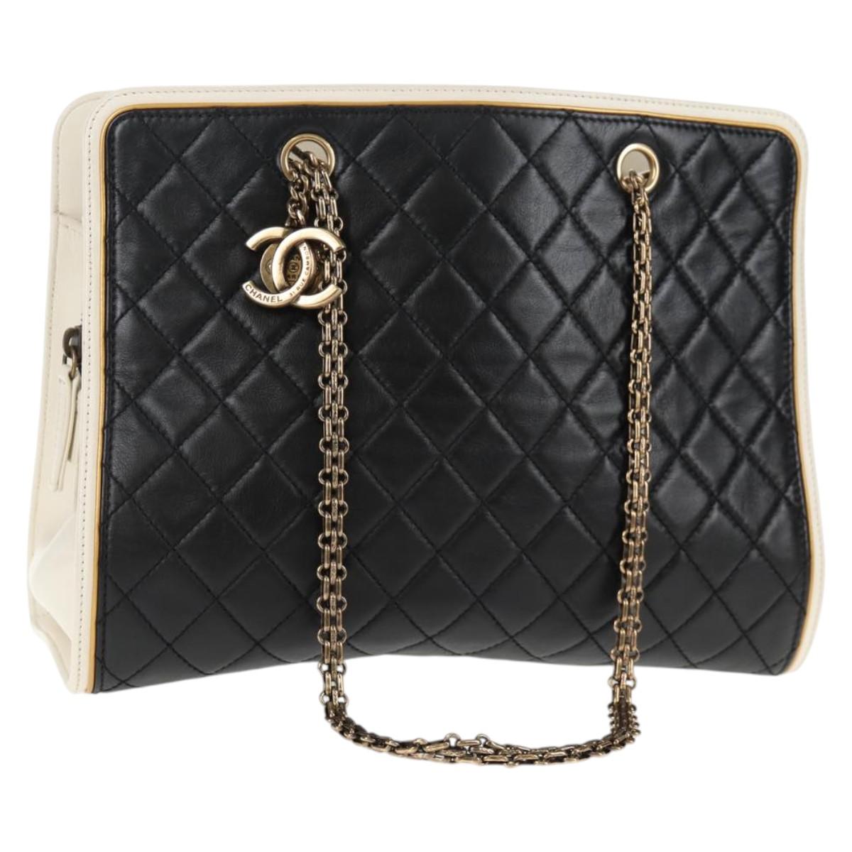 CHANEL Matelasse Chain Shoulder Bag Leather Black CC Auth 143982V