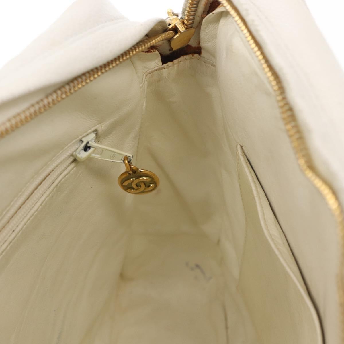 CHANEL Matelasse Chain Shoulder Bag Caviar Skin White Gold CC Auth 148356