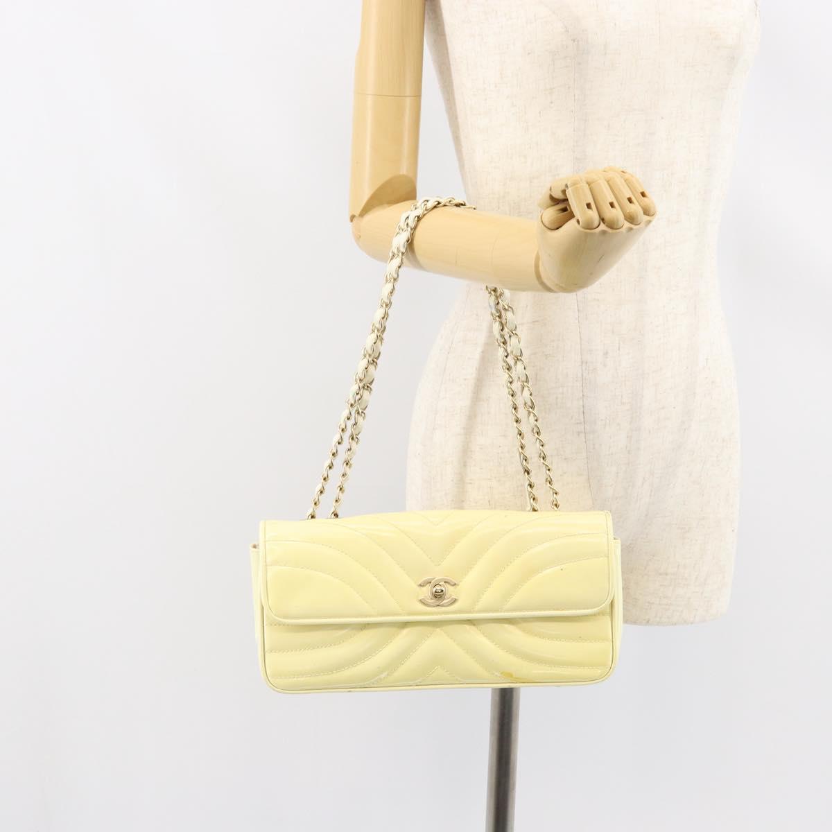 CHANEL Chain V Stitch Shoulder Bag Patent leather White Gold CC Auth 150967