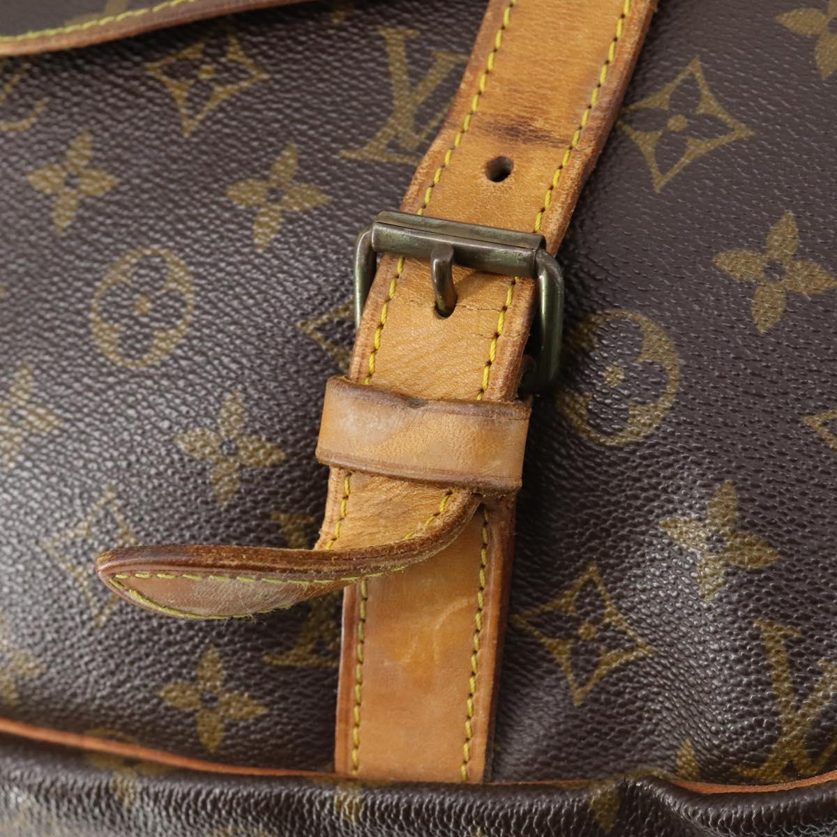 LOUIS VUITTON Monogram Saumur 43 Shoulder Bag M42252 LV Auth 153305