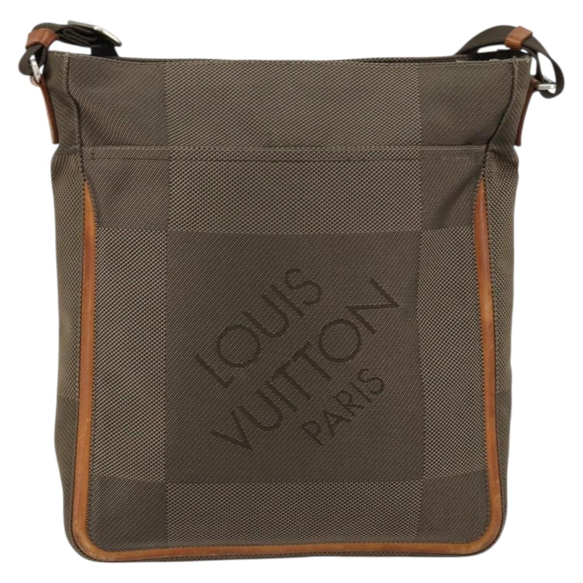 LOUIS VUITTON Damier Geant Compignon Messenger bag Khaki M93045 LV Auth 153513
