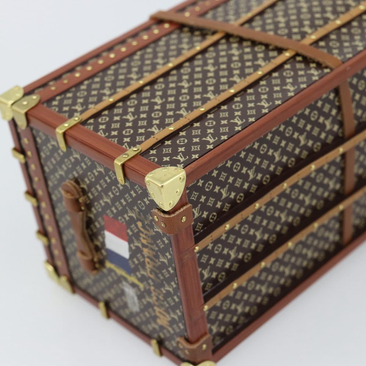 LOUIS VUITTON Miss France Paper Weight Brown M99408 LV Auth 154063