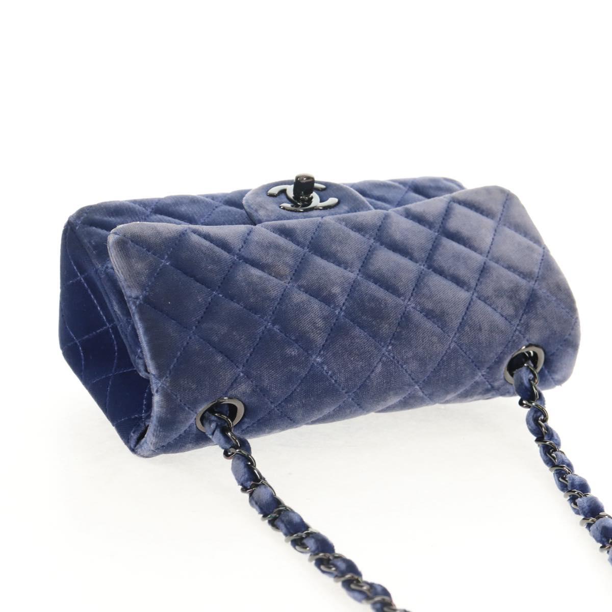 CHANEL Matelasse 20 Chain Shoulder Bag Velor Navy CC Auth 154631V