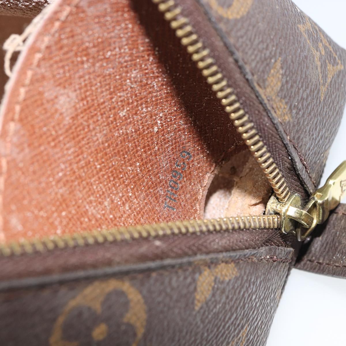 LOUIS VUITTON Monogram Trousse Demi Ronde Cosmetic Pouch M47520 LV Auth 157606