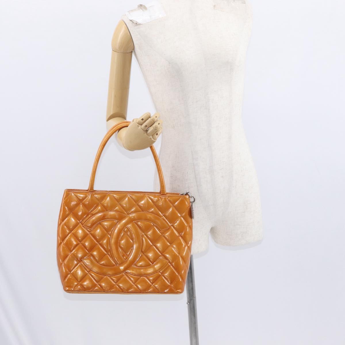 CHANEL Standard Tote Bag Patent leather Beige Silver CC Auth 158120
