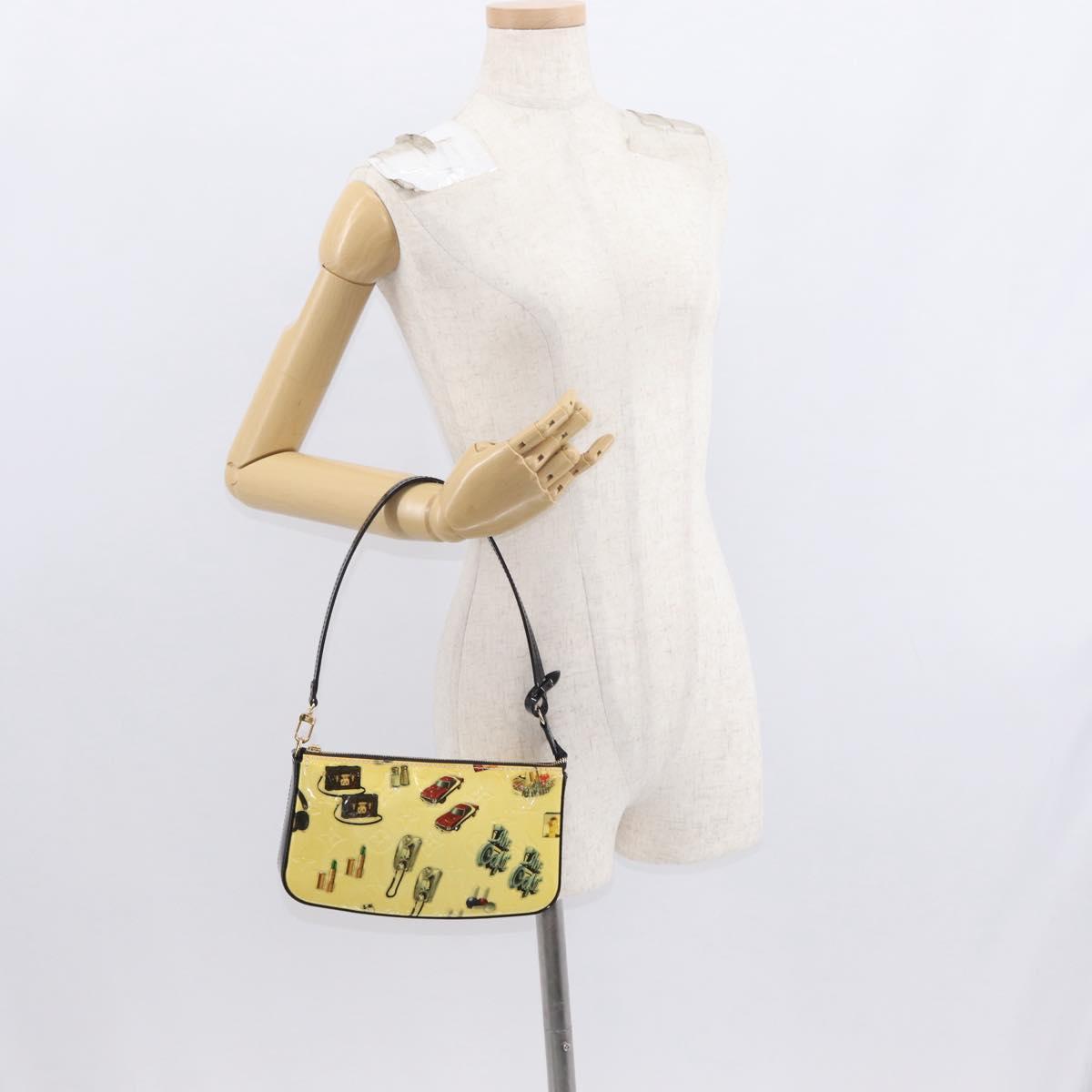 LOUIS VUITTON Vernis sticker Pochette Accessoires Pouch White M90928 Auth 159272