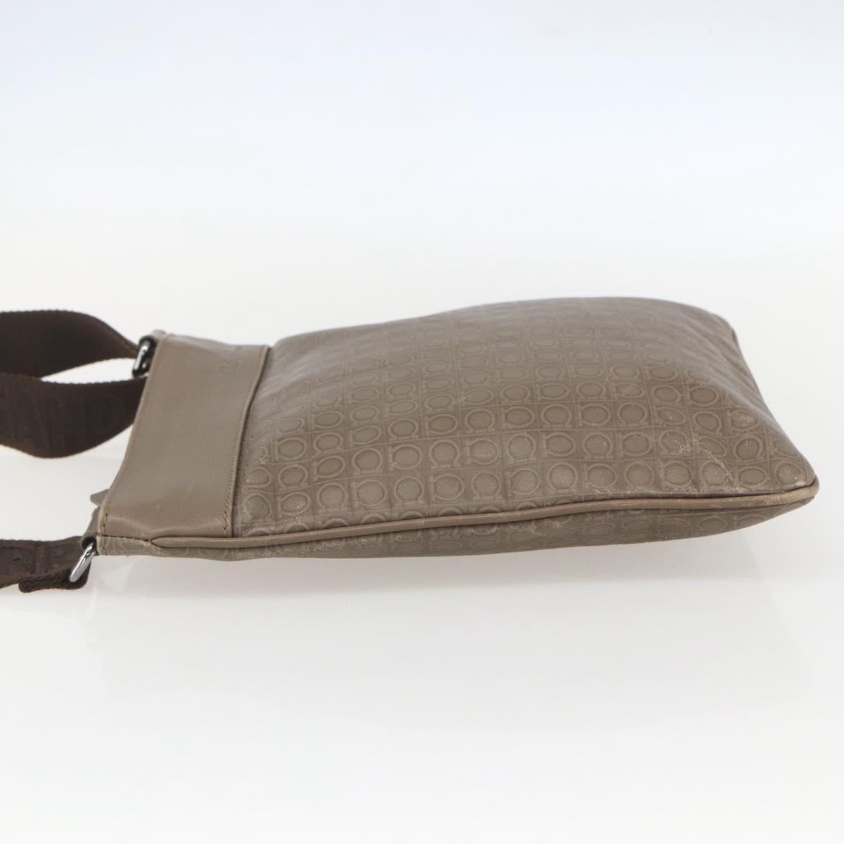 Salvatore Ferragamo Shoulder Bag Leather Beige Silver Auth 159986