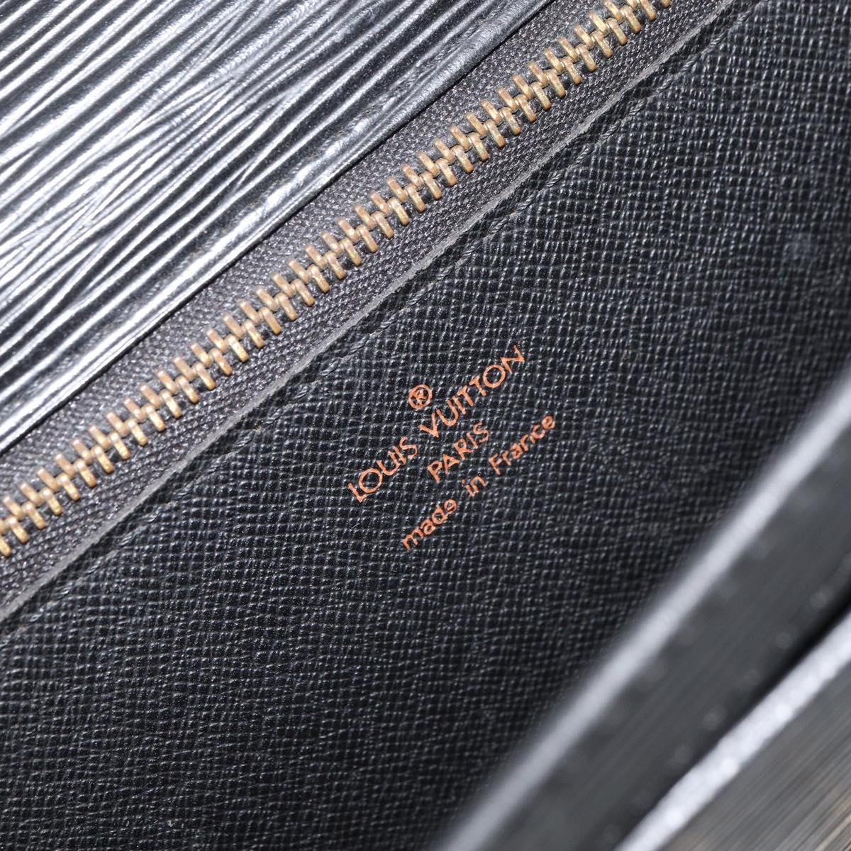 LOUIS VUITTON Epi Serie Dragonne Clutch Bag Black Noir M52612 LV Auth 160670