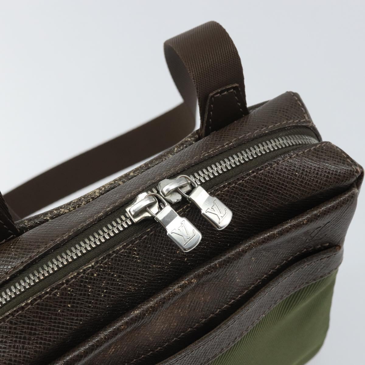 LOUIS VUITTON Taiga Sayan Shoulder Bag Epicea M30908 LV Auth 162017