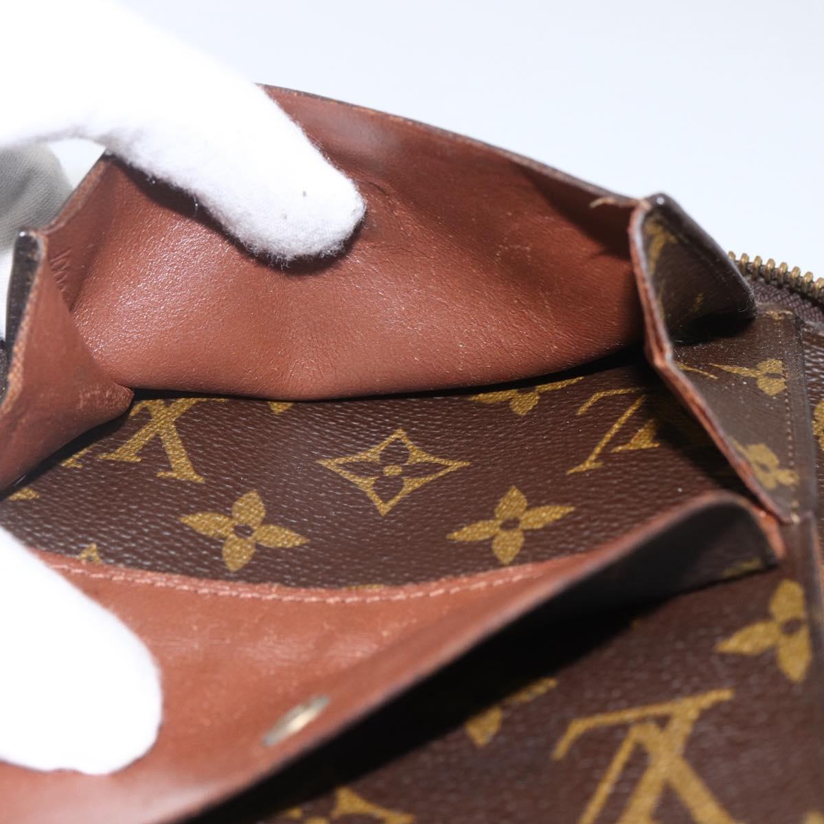 LOUIS VUITTON Monogram Poche Escapade Travel Case M60113 LV Auth 162916