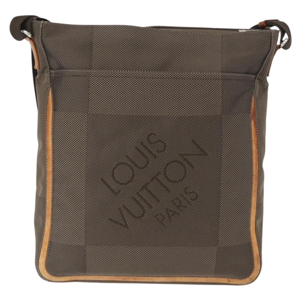 LOUIS VUITTON Damier Geant Compignon Messenger bag Khaki M93045 LV Auth 163079