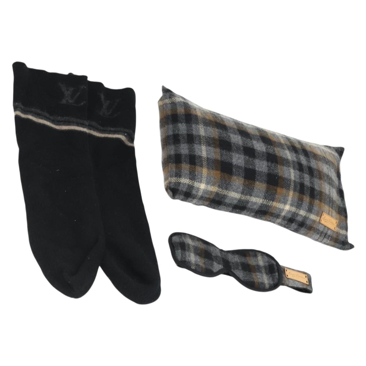 LOUIS VUITTON Travel Set Eye Mask Cushion Wool 3 Set Gray R99136 Auth 164714