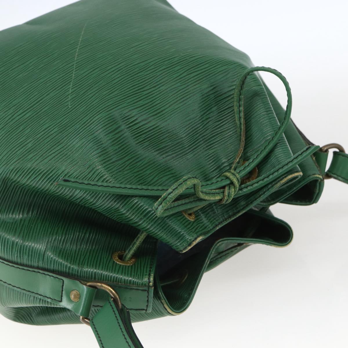 LOUIS VUITTON Epi Petit Noe Shoulder Bag Green M44104 LV Auth 168370