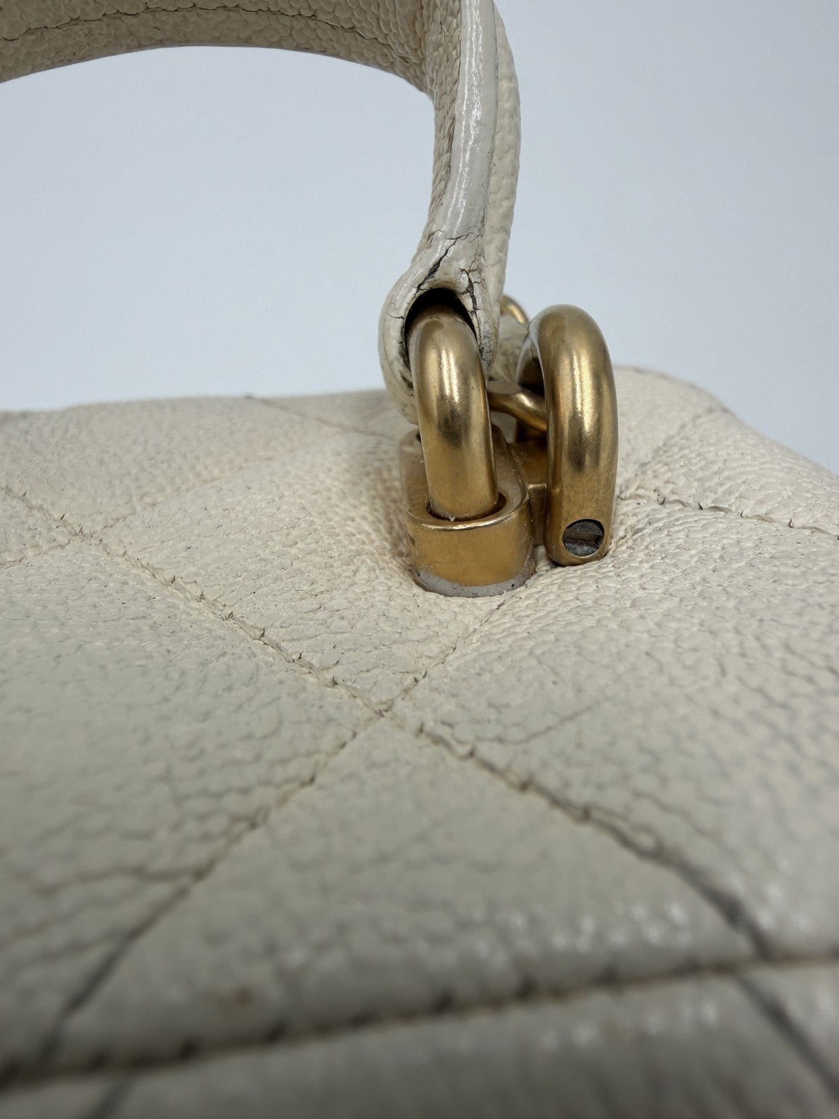 CHANEL Matelasse Vanity Chain Bag Caviar Skin White Gold CC Auth 170858A