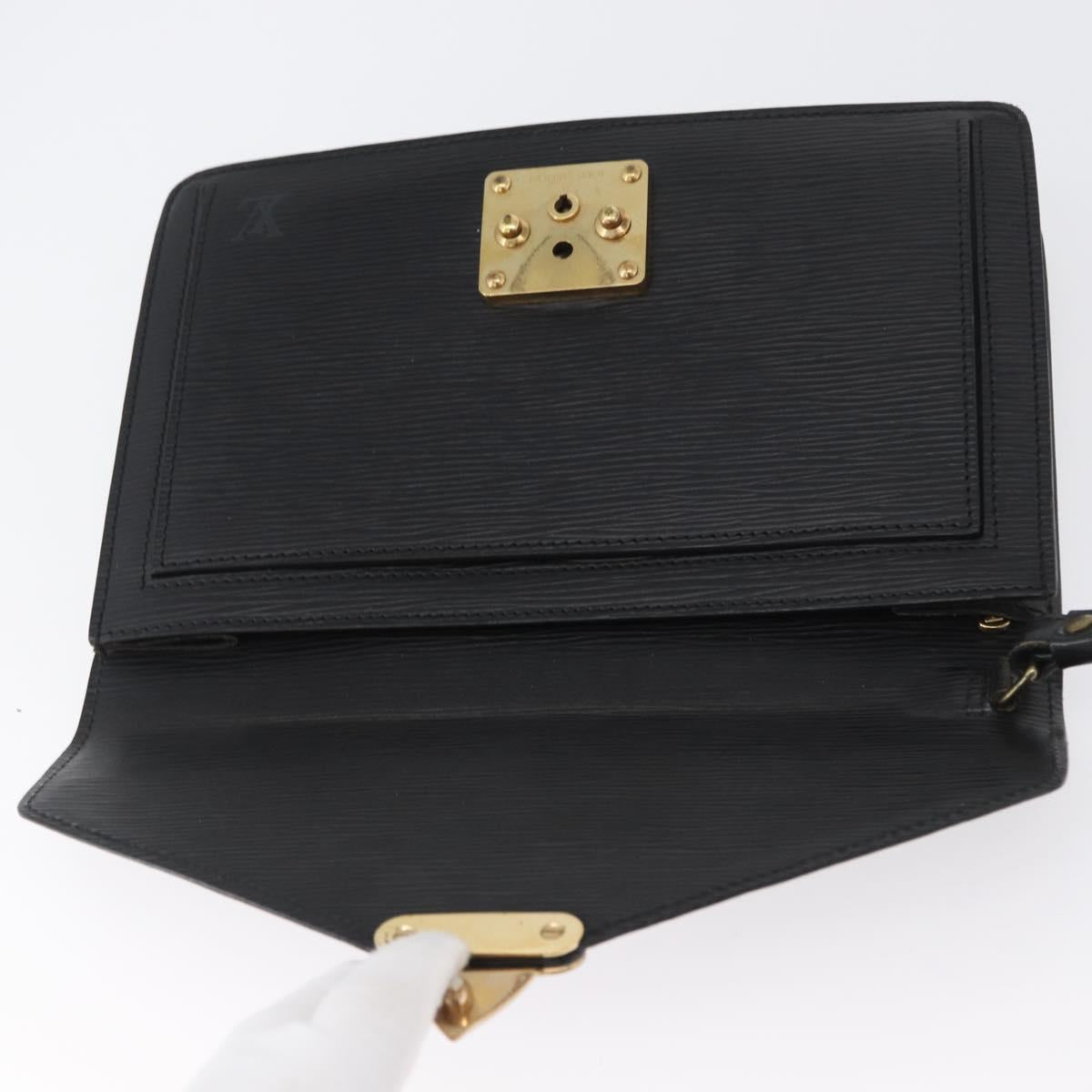 LOUIS VUITTON Epi Serie Dragonne Clutch Bag Black Noir M52612 LV Auth 172395