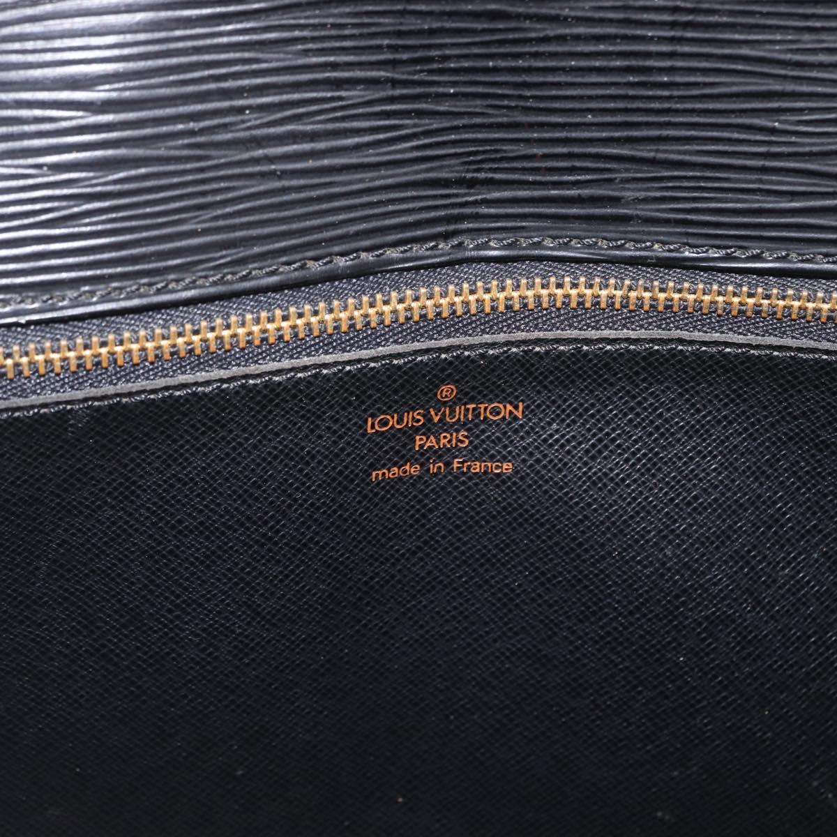 LOUIS VUITTON Epi Serie Dragonne Clutch Bag Black Noir M52612 LV Auth 172395