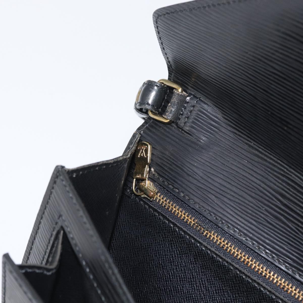 LOUIS VUITTON Epi Serie Dragonne Clutch Bag Black Noir M52612 LV Auth 172395