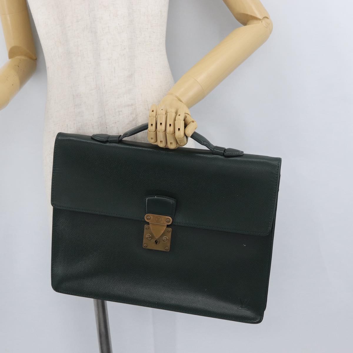 LOUIS VUITTON Taiga ServietteKourad Business Bag Epicea T16786 LV Auth 172881