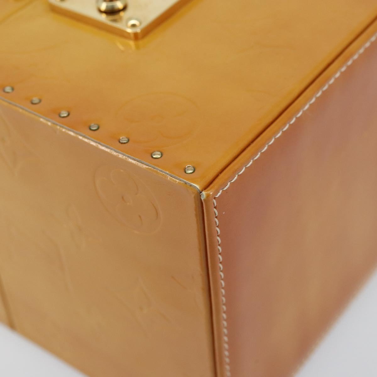 LOUIS VUITTON Monogram Vernis Bleecker Cosmetic Pouch Beige M91002 Auth 173131