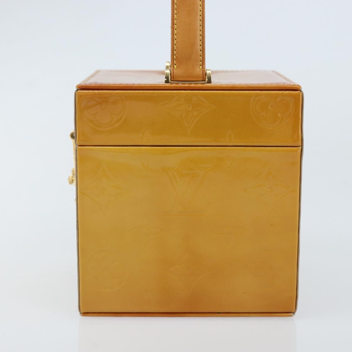 LOUIS VUITTON Monogram Vernis Bleecker Cosmetic Pouch Beige M91002 Auth 173131