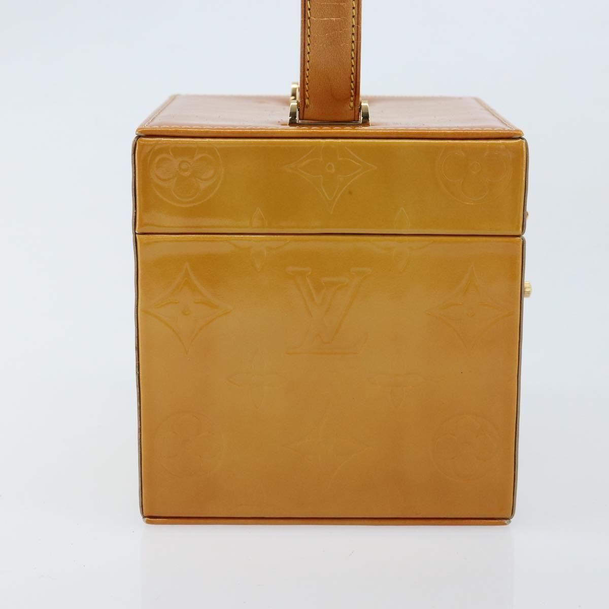 LOUIS VUITTON Monogram Vernis Bleecker Cosmetic Pouch Beige M91002 Auth 173131
