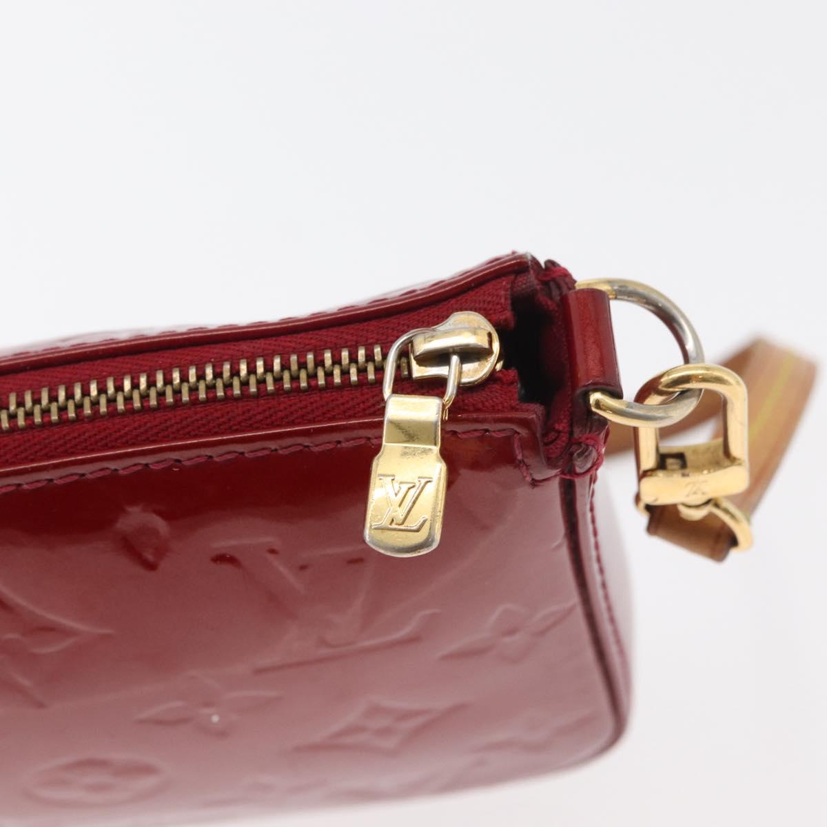LOUIS VUITTON Vernis Pochette Accessoires Rouge Grunadine M91577 LV Auth 177031A