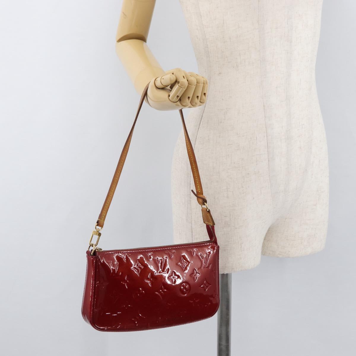 LOUIS VUITTON Vernis Pochette Accessoires Rouge Grunadine M91577 LV Auth 177031A
