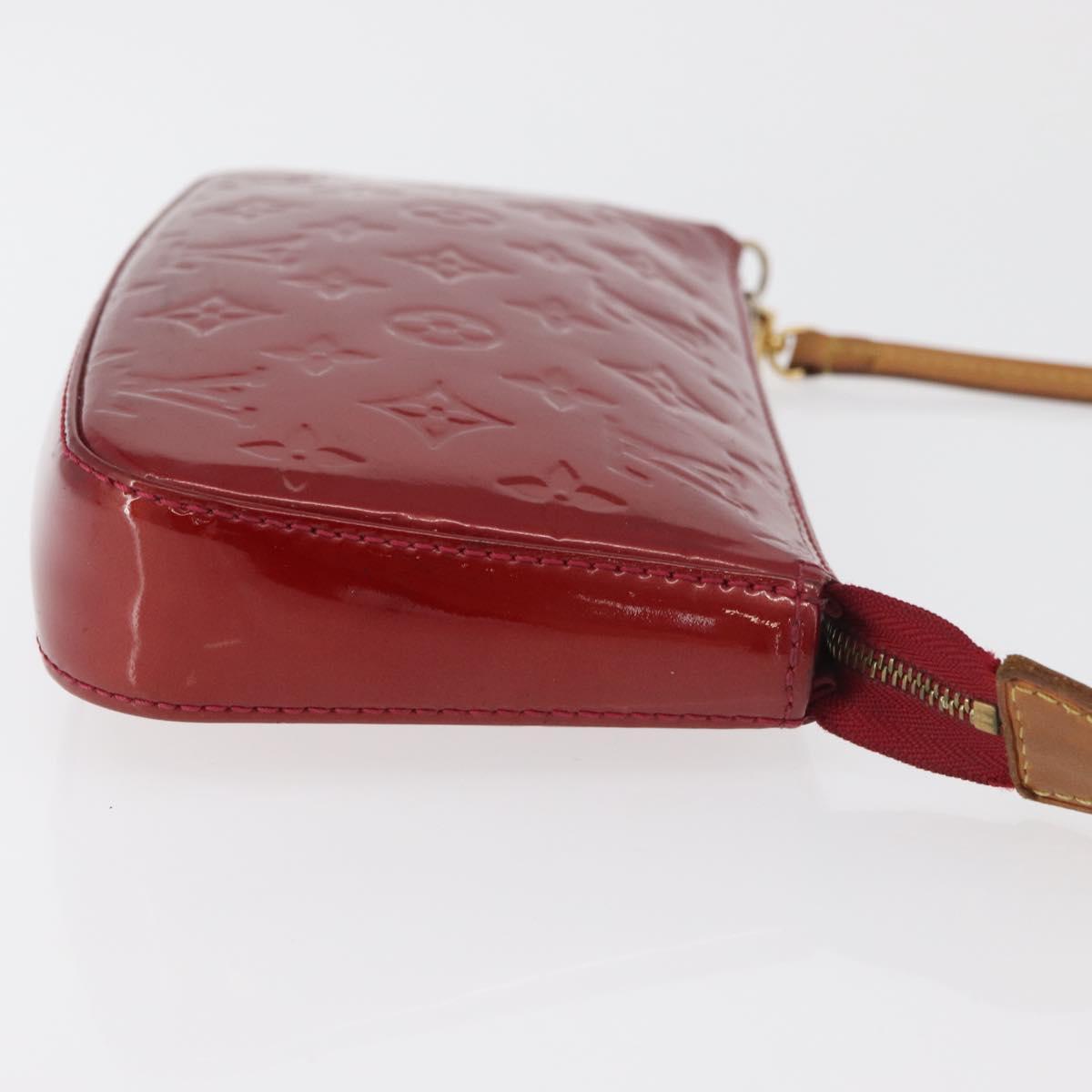 LOUIS VUITTON Vernis Pochette Accessoires Rouge Grunadine M91577 LV Auth 177031A