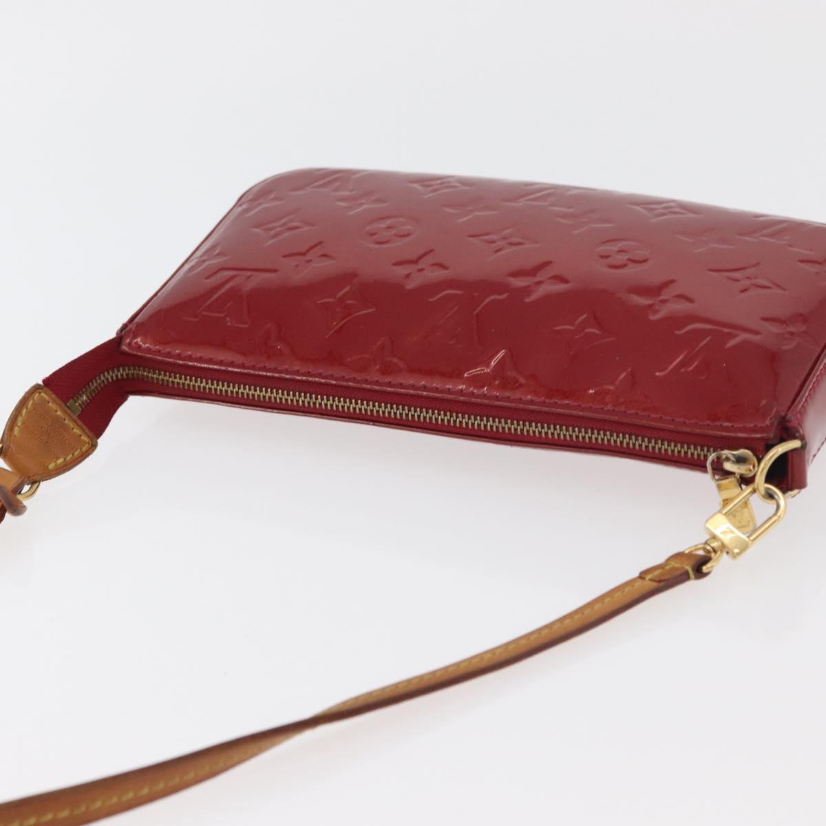 LOUIS VUITTON Vernis Pochette Accessoires Rouge Grunadine M91577 LV Auth 177031A