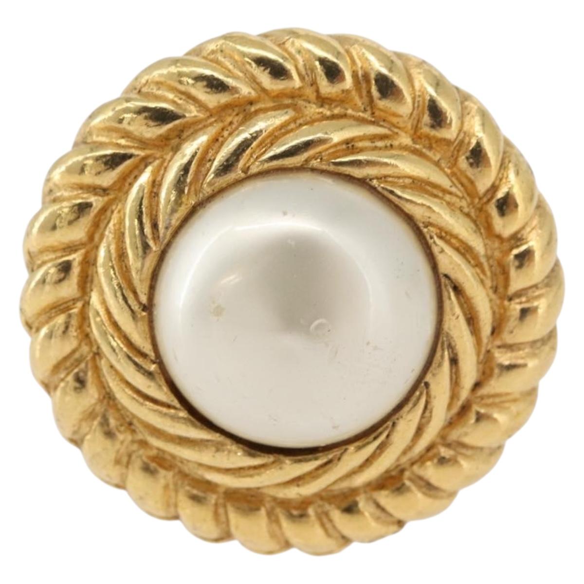 CHANEL Earring metal Gold CC Auth 178397