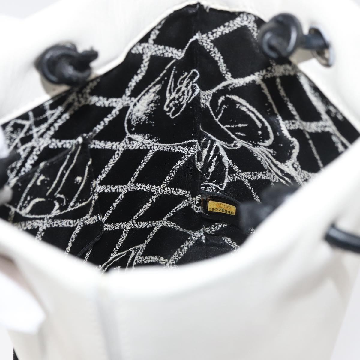 CHANEL Essential Hand Bag Leather White CC Auth 178954V